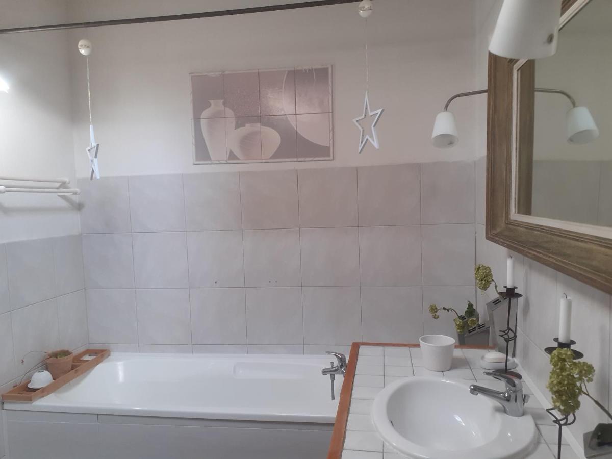 Chambre Dans Une Grande Maison Entre Canal Du Midi Et Centre Ville Безие Екстериор снимка